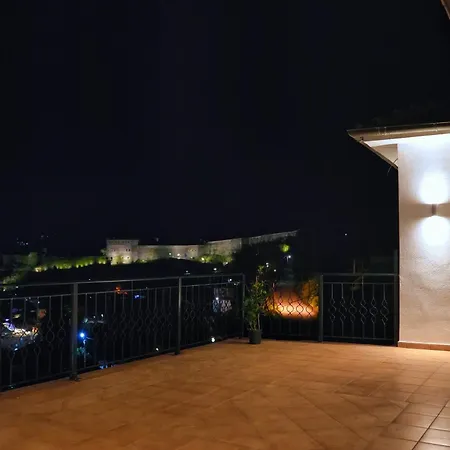 Проживание в семье Emblematic House 4 Гирокастра