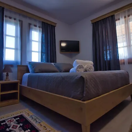 Emblematic House 4 Проживание в семье *