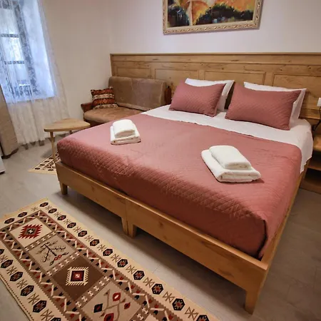 Emblematic House 4 * Гирокастра