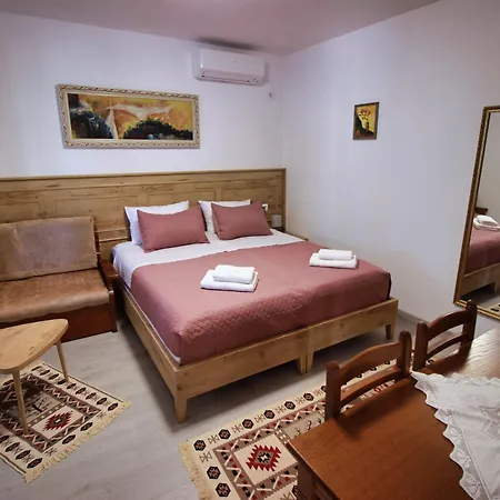 Emblematic House 4 Проживание в семье