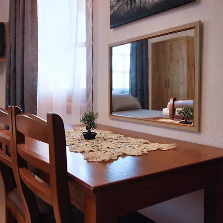 Проживание в семье Emblematic House 4