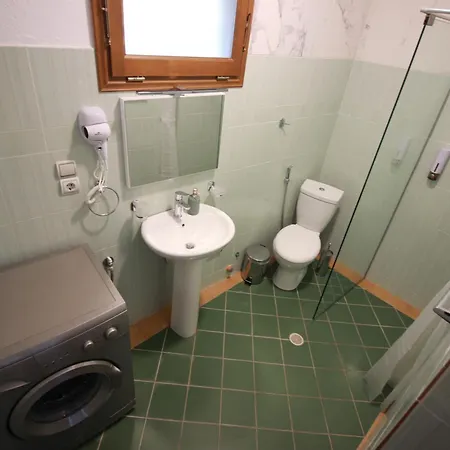 Emblematic House 4 * Гирокастра