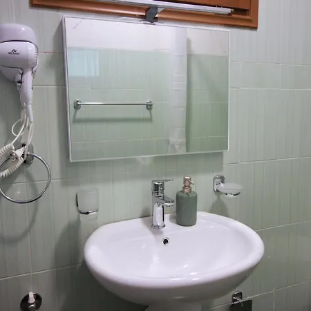 Проживание в семье Emblematic House 4