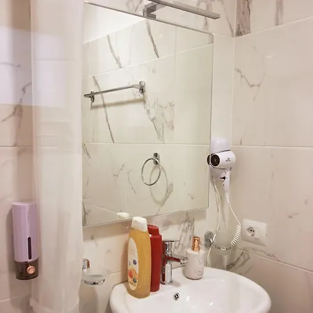 Emblematic House 4 Проживание в семье Гирокастра