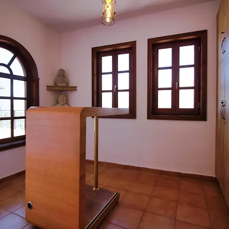 Emblematic House 4 Проживание в семье Гирокастра