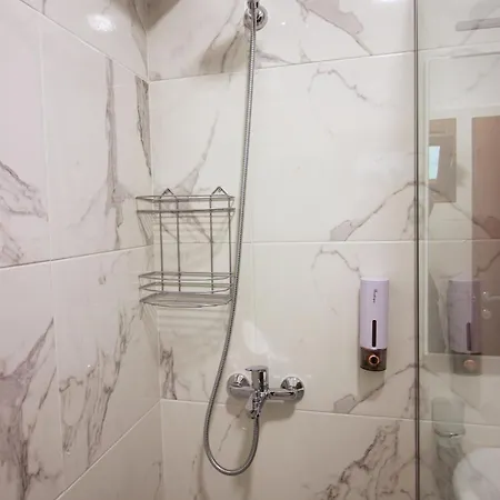 Emblematic House 4 * Гирокастра