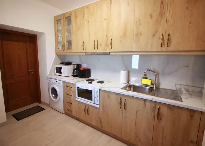 Emblematic House 4 *