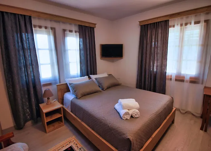 Emblematic House 4 民宿 Gjirokastër