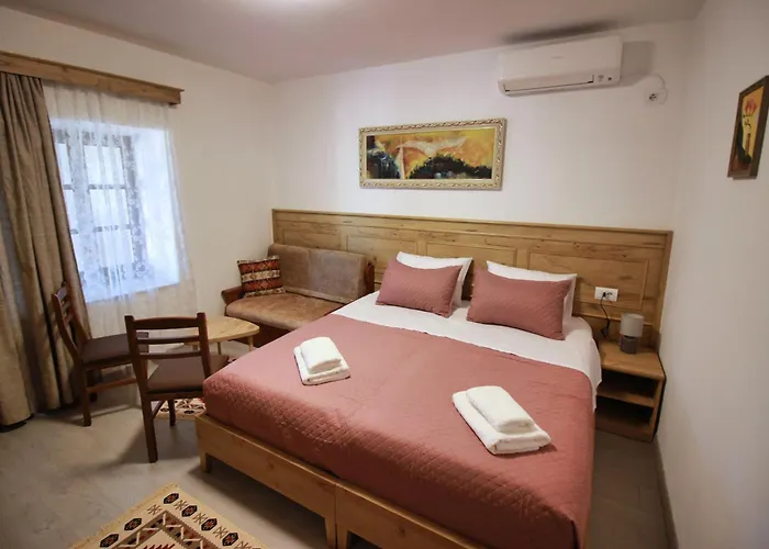 Emblematic House 4 民宿 Gjirokastër