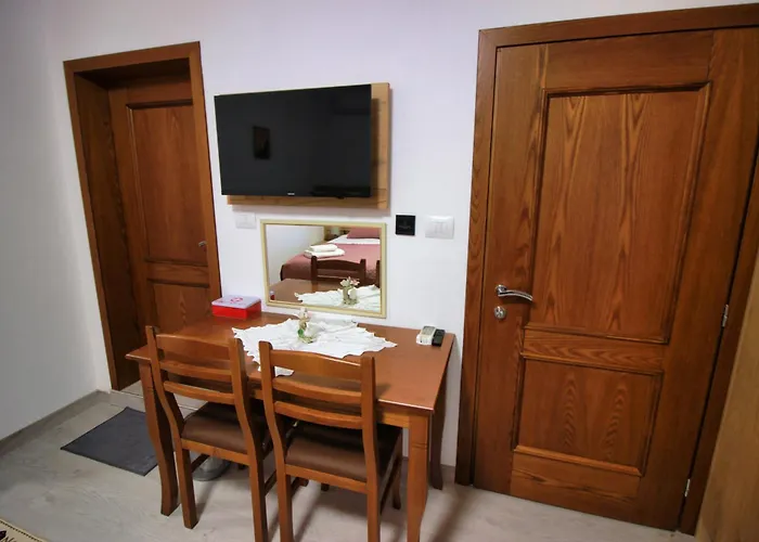 民宿 Emblematic House 4 *