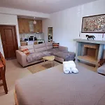 Emblematic House 4 Проживание в семье