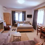 Emblematic House 4 Проживание в семье