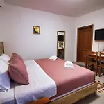 Emblematic House 4 * Гирокастра