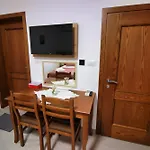 Проживание в семье Emblematic House 4 *