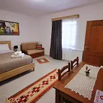 Emblematic House 4 Проживание в семье *