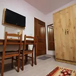 Проживание в семье Emblematic House 4