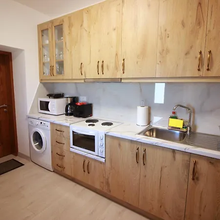 Emblematic House 4 *