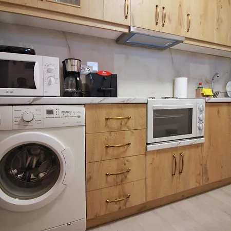 Emblematic House 4 *