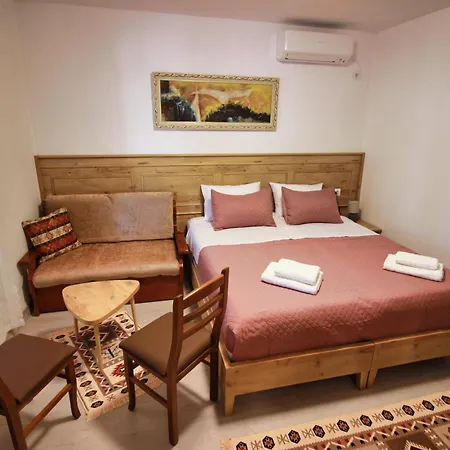 בית אירוח Emblematic House 4 *