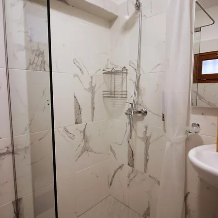 Emblematic House 4 ホームステイ