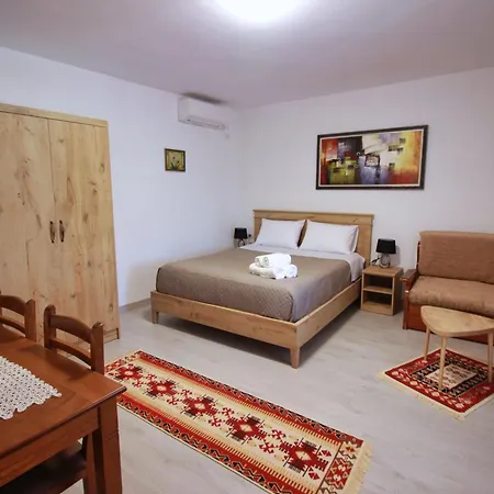 Emblematic House 4 *