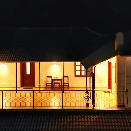 Emblematic House 4 *