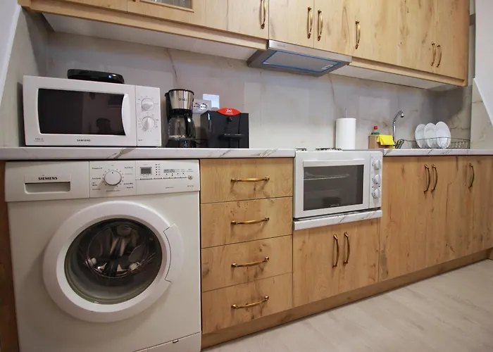 Emblematic House 4 *