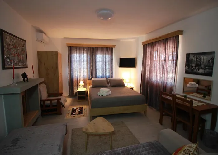 Emblematic House 4 Gjirokastra