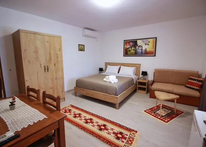 Emblematic House 4 *