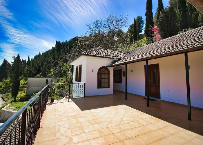 Privatunterkunft Emblematic House 4 *